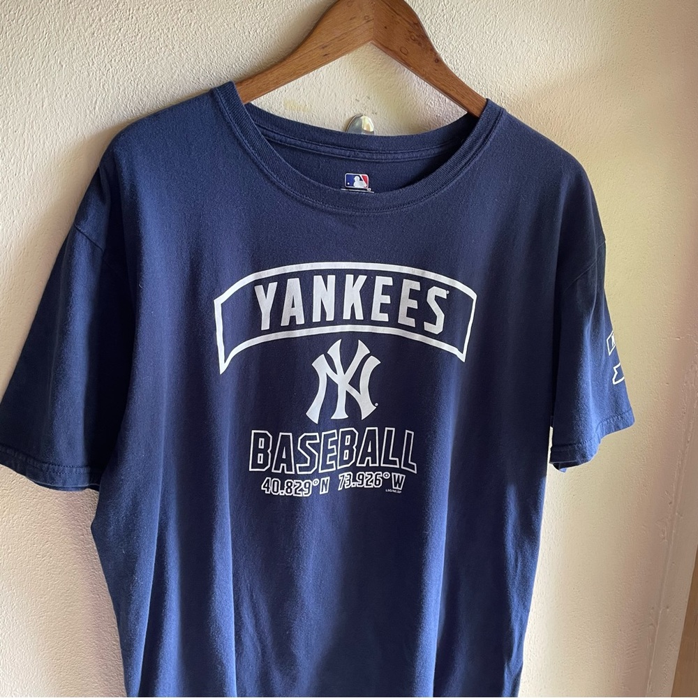 New York Yankees Baseball Tshirt w/ Coordinates to Yankee Stadium. Navy. XL